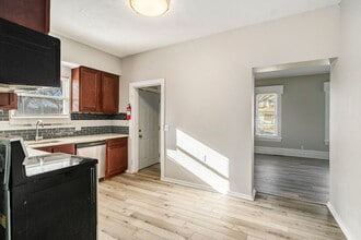Building Photo - 1703 S Park St