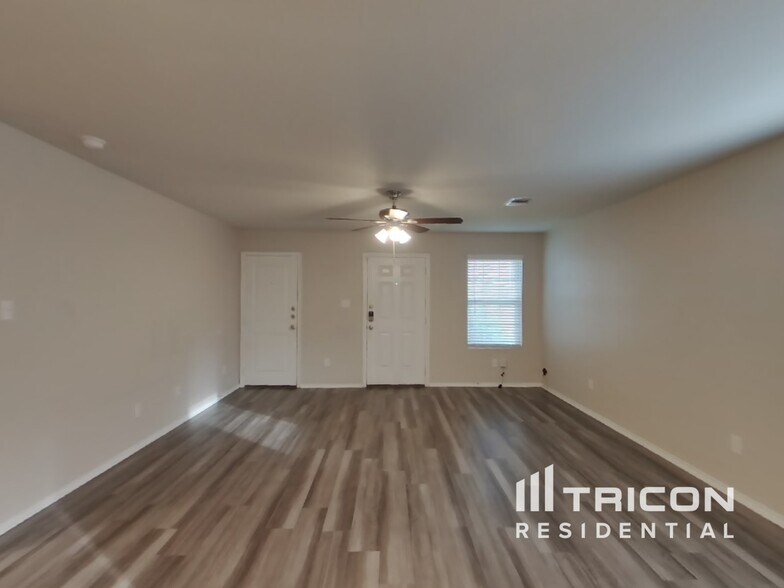 Building Photo - 6526 Beehive Dr