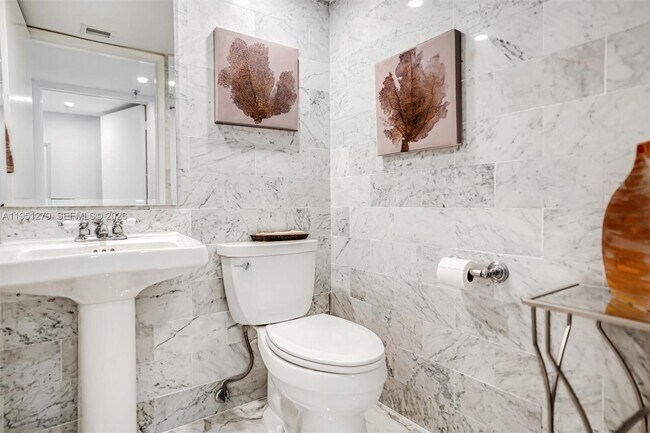 Building Photo - 9341 Collins Ave