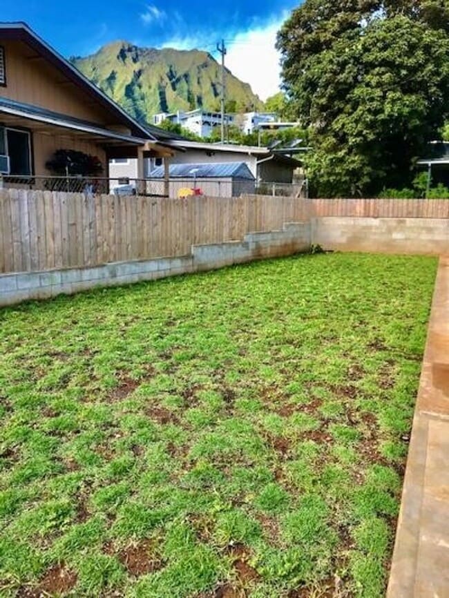 Building Photo - Beautiful 5/3.2 custom home in Kaneohe!