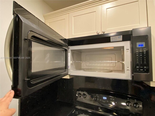 Building Photo - 17051 NE 35th Ave