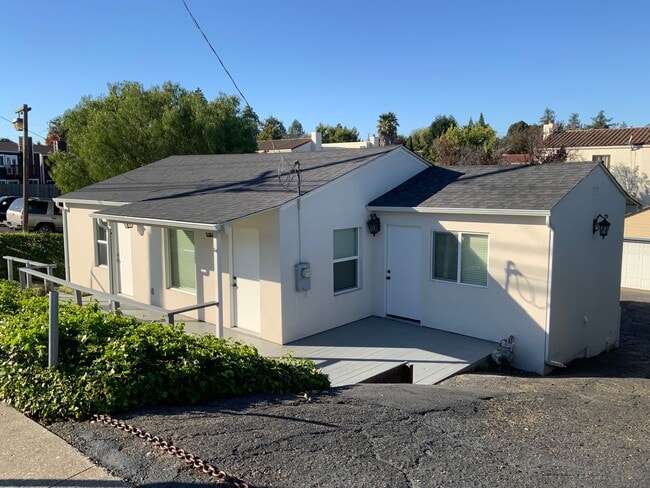 Primary Photo - Beautifully remodeled 3 bedroom 2 bath Pin...