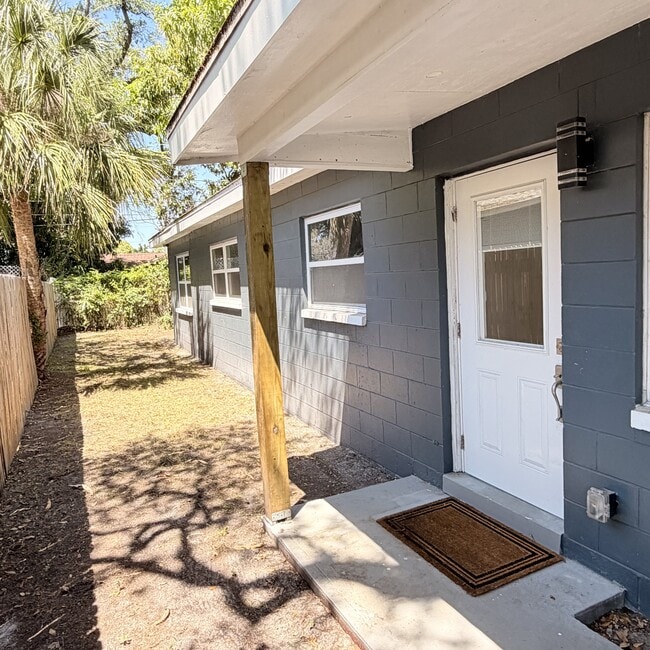 Building Photo - 2245 17th Ave S