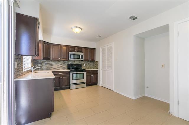 Building Photo - 14215 Haymeadow Dr