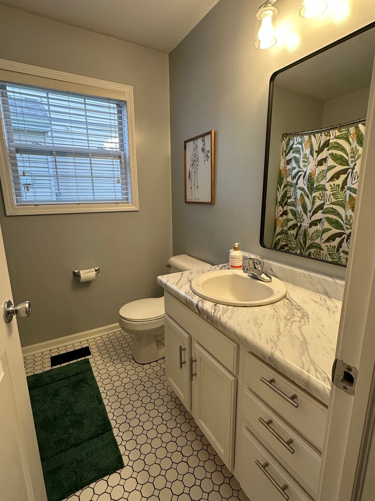 Building Photo - 9527 Acacia Psge