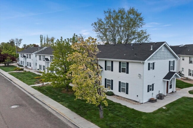 Building Photo - 108 Davis Ave