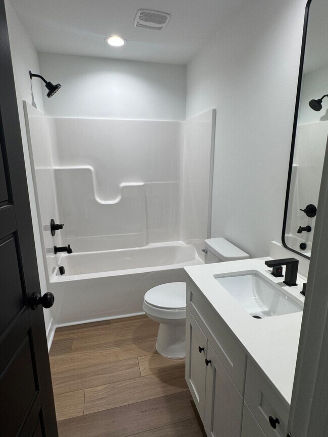 Building Photo - 510 Crump St