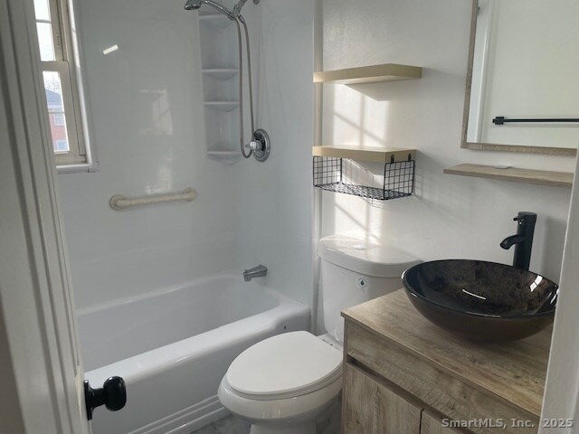 Building Photo - 6 Revere Dr