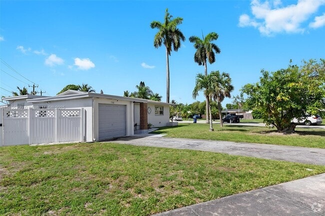 Building Photo - 1708 NW 58th Ave