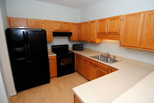 Building Photo - HEATHFIELD HALL- 3BD/2BA Townhome