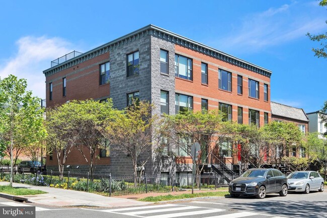 Building Photo - 1404 K St SE