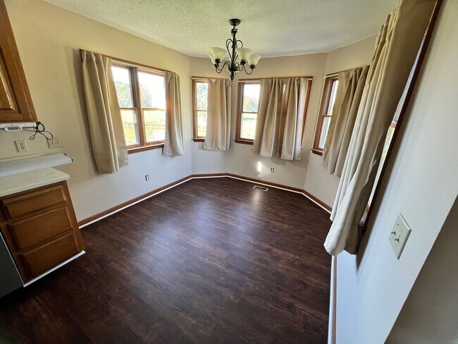 Building Photo - Country Living for Lease