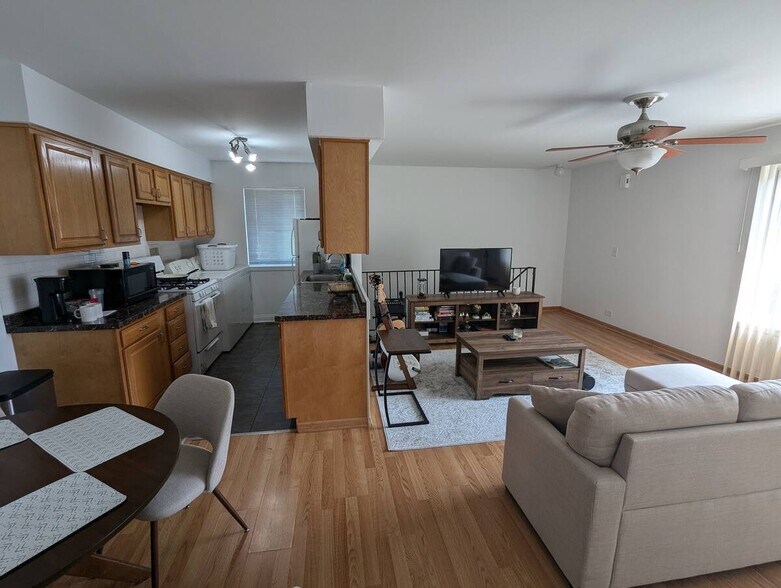 Building Photo - 1417 Cove Dr