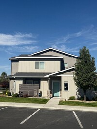 Building Photo - Sunbeam Townhomes Kuna **MOVE IN SPECIAL