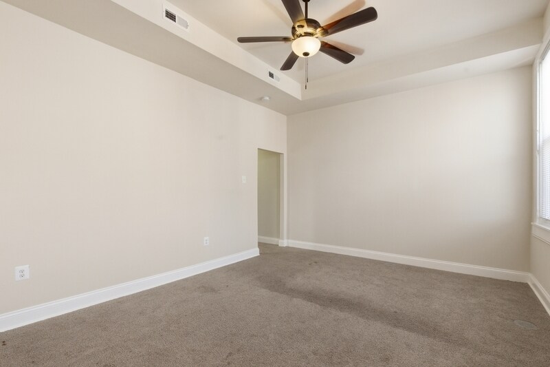 Building Photo - 910 N Arlington Ave