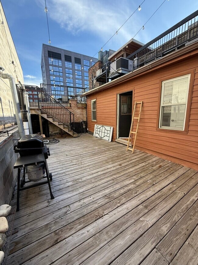 Building Photo - 1111 W Randolph St