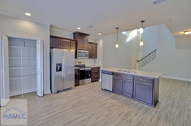 Building Photo - 546 Fairview Cir