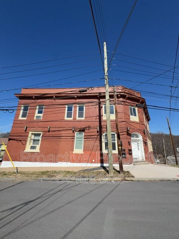 Building Photo - 730 N Main St