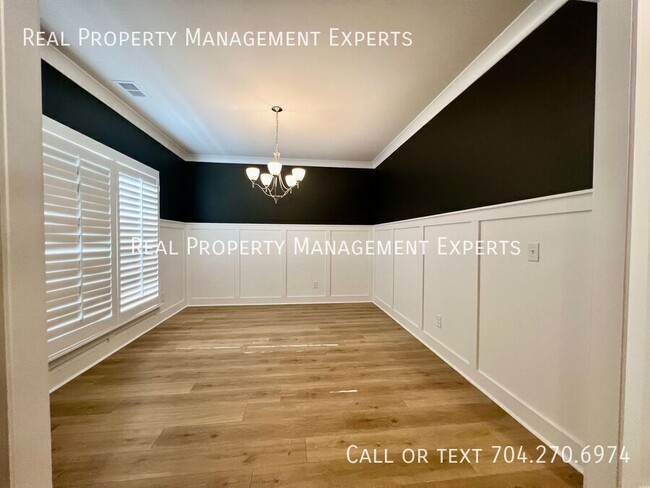 Building Photo - 4216 McIntyre Ave
