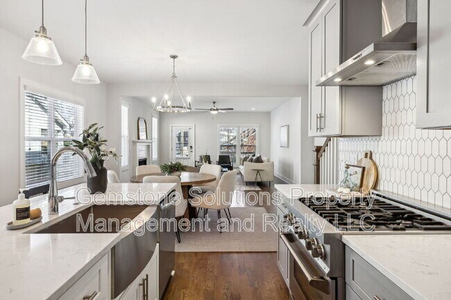 Building Photo - 1609 9th Ave N