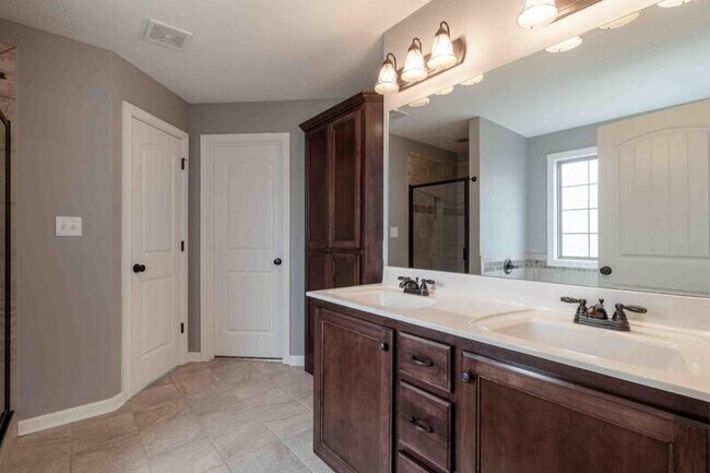 Building Photo - 1063 Freedom Dr
