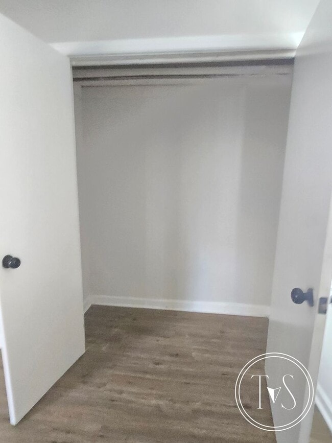 Building Photo - WINTER MOVE-IN SPECIAL: 50% OFF 1st FULL MONTH OF RENT** (**see description for details)