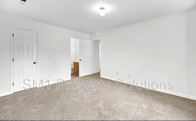 Building Photo - 2328 W Vandalia Rd