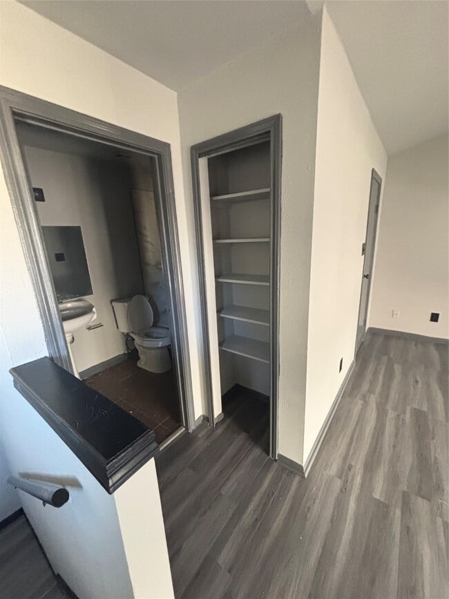 Building Photo - 8299 Cambridge St