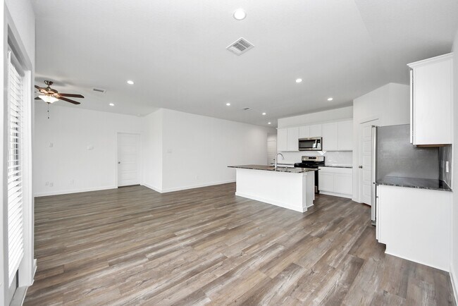 Building Photo - 8614 Shumard Oak Dr