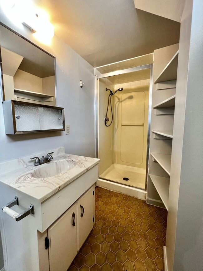 Building Photo - Cozy 2-Bedroom 1-Bath Basement Unit Near UNC!