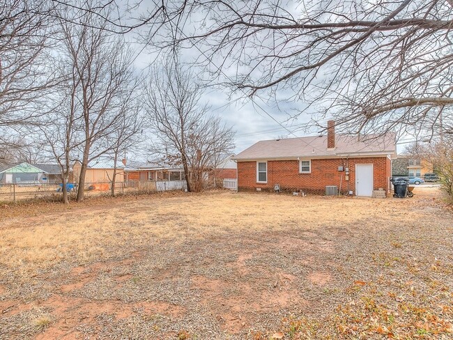 Building Photo - Charming 2 Bed Bungalow in the heart of OKC.