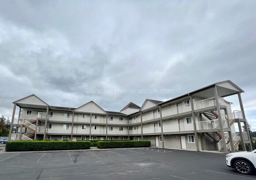 Primary Photo - Benjamin Court Apartments