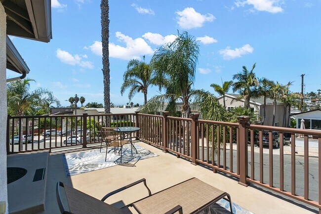 Building Photo - Exquisite beach home with Ocean and Harbor activities abound!