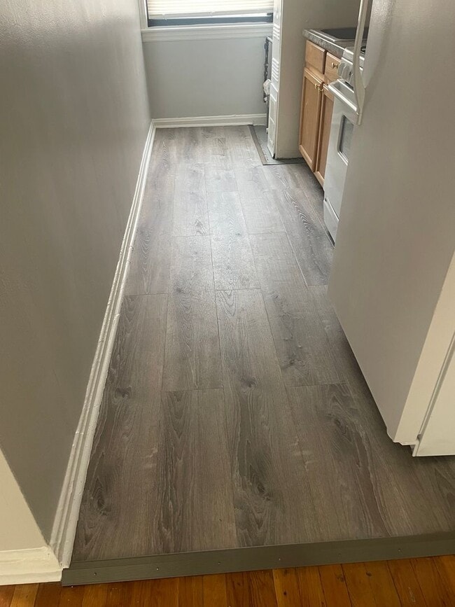 Building Photo - 429 Burbank St SE