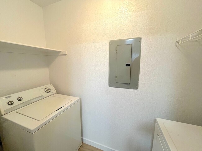 Building Photo - GORGEOUS 1BED/1BATH GROIND FLOOR UNIT CONDO