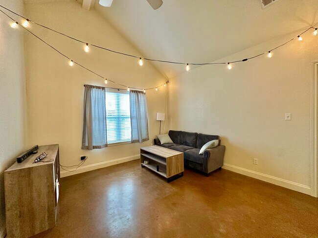 Building Photo - 1801 S 10th St