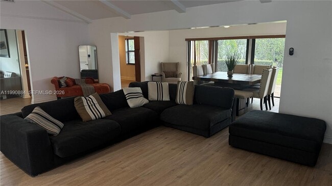 Building Photo - 4905 Bayberry Ln