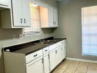 Building Photo - "3-Bedroom Home on Breckenwood Drive"