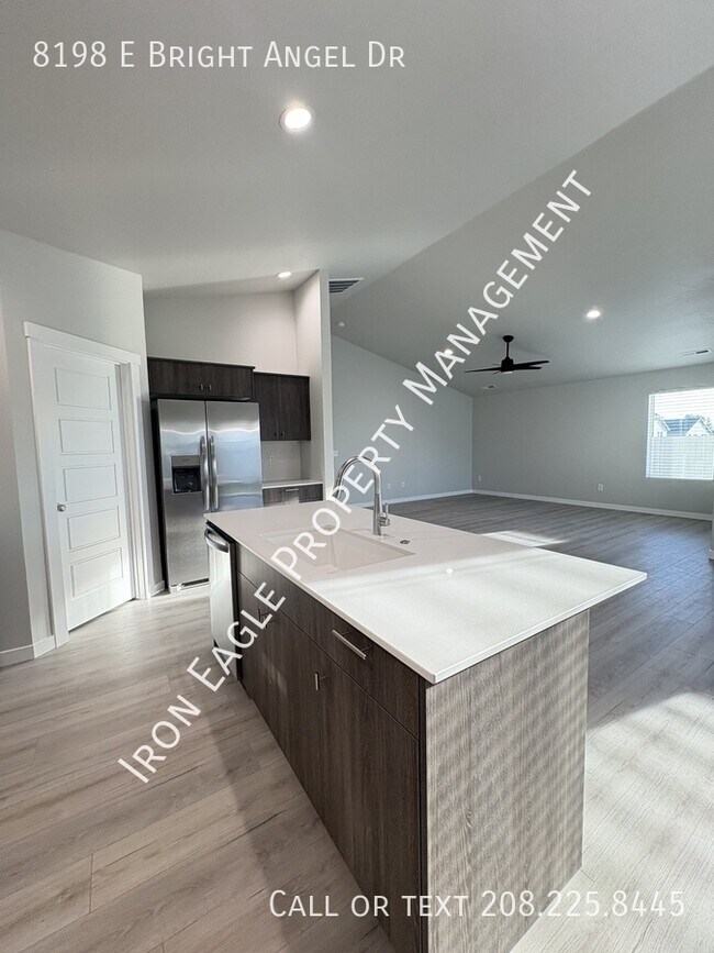 Building Photo - 8198 E Bright Angel Dr