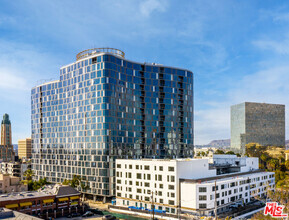 Building Photo - 2801 Sunset Pl