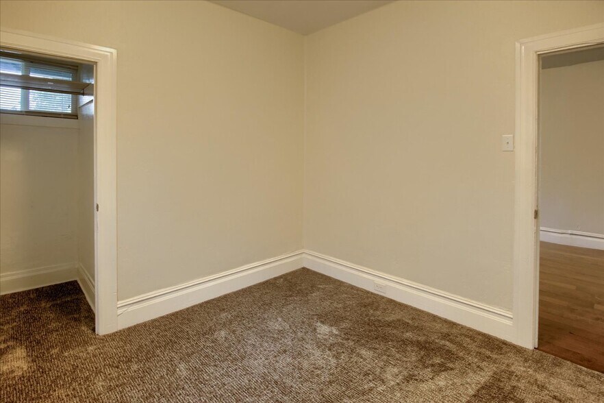 Building Photo - 159 W Paxton Ave