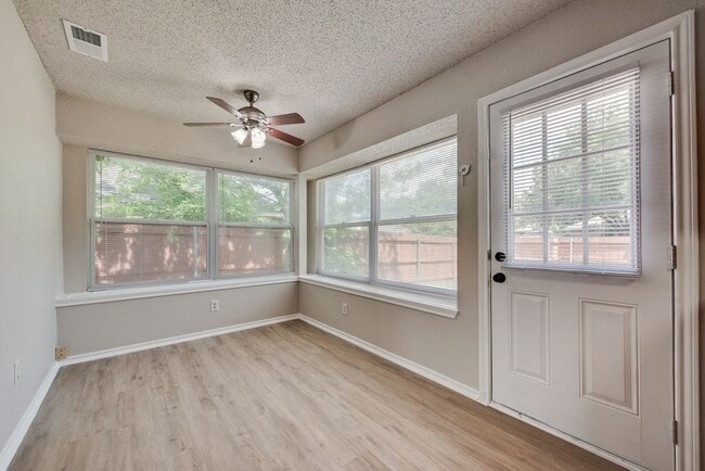 Building Photo - 2618 Trumpet Dr