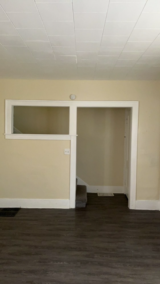 Building Photo - 3 bedroom 1 bath