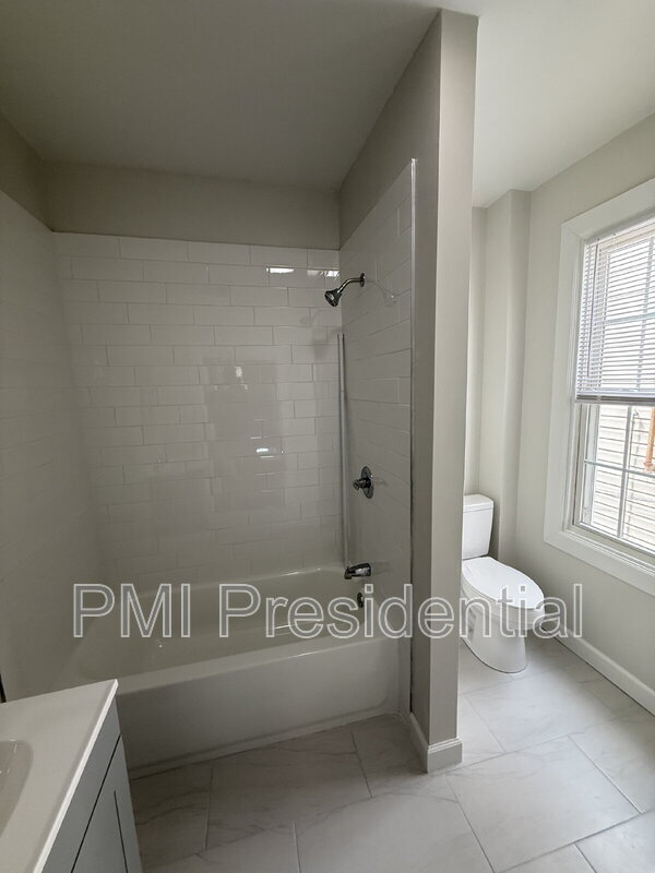 Building Photo - 1812 3rd Ave