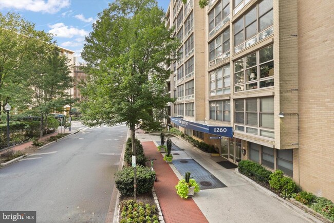 Building Photo - 1260 21st St NW