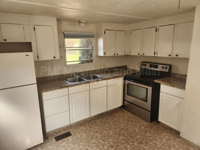 Building Photo - 9 Grateful Way