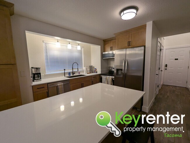 Primary Photo - Modern 3 Bedroom, 2.5 Bathroom Fully Furnished Puyallup Duplex in Prime Location