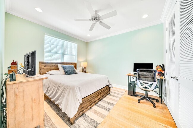 Building Photo - 138 Marine Way