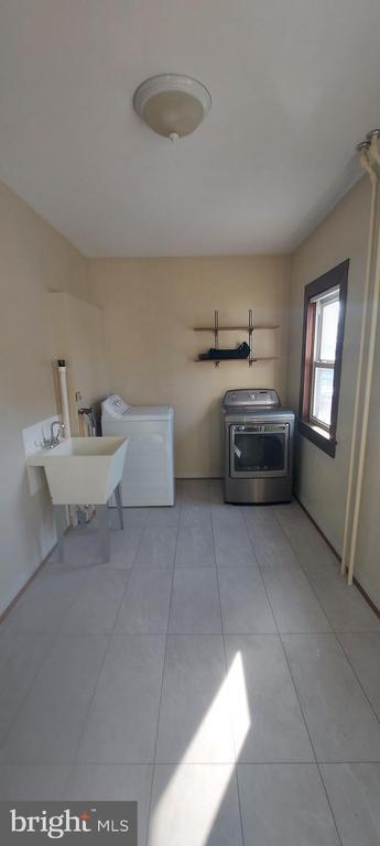 Building Photo - 7318 Woodbine Rd