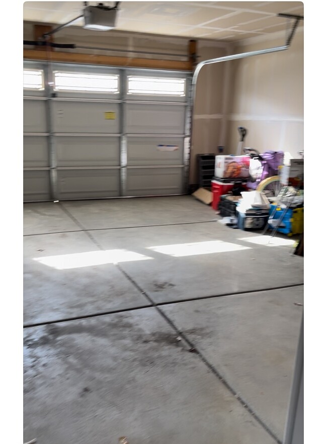 Garage - 1816 W Dalmeny Way